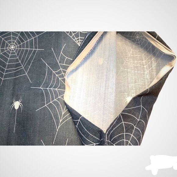 Halloween Spiders & Spider Webs Pillow Case EUC - Picture 3 of 3